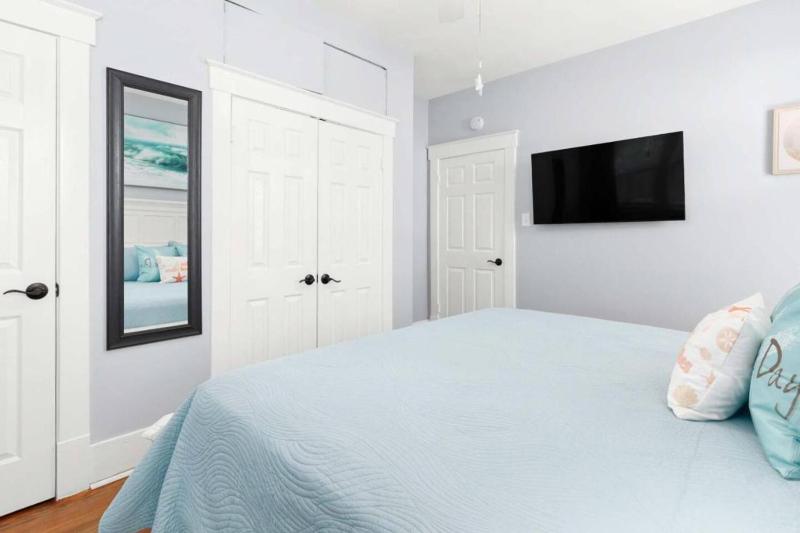 Cozy Entire Home The Breakfast Club House 3BR 2 BA - image 13