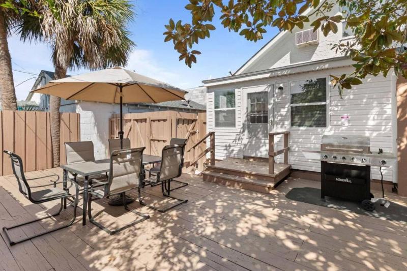 Cozy Entire Home The Breakfast Club House 3BR 2 BA - image 15