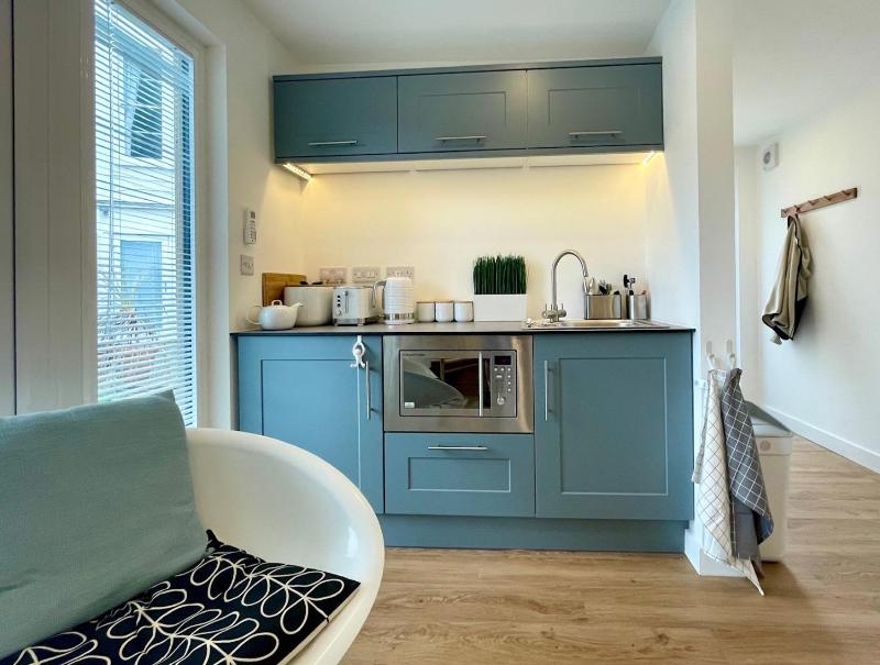 Redland Retreat Cosy Garden Studio for 2 - image 16