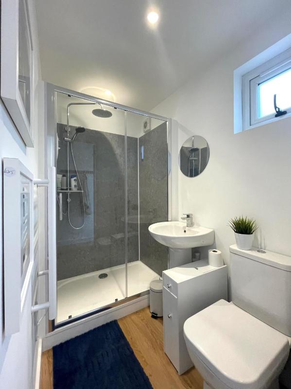 Redland Retreat Cosy Garden Studio for 2 - image 10