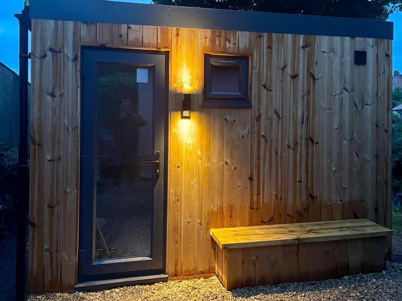 Redland Retreat Cosy Garden Studio for 2 - image 7