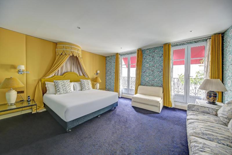 Junior Suite with Balcony image 3
