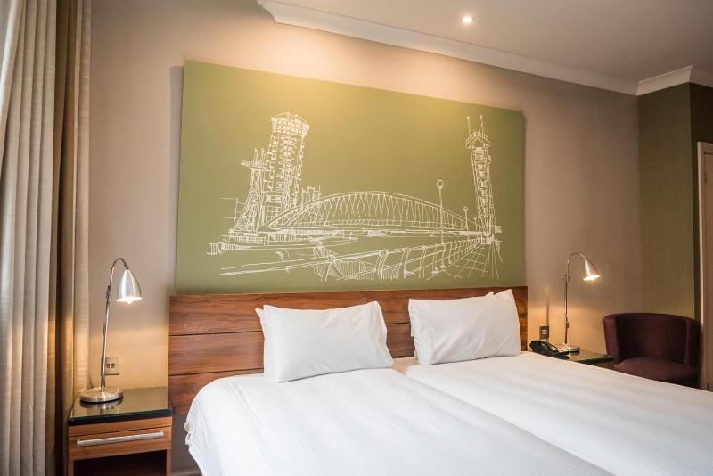 Standard Twin Room image 1
