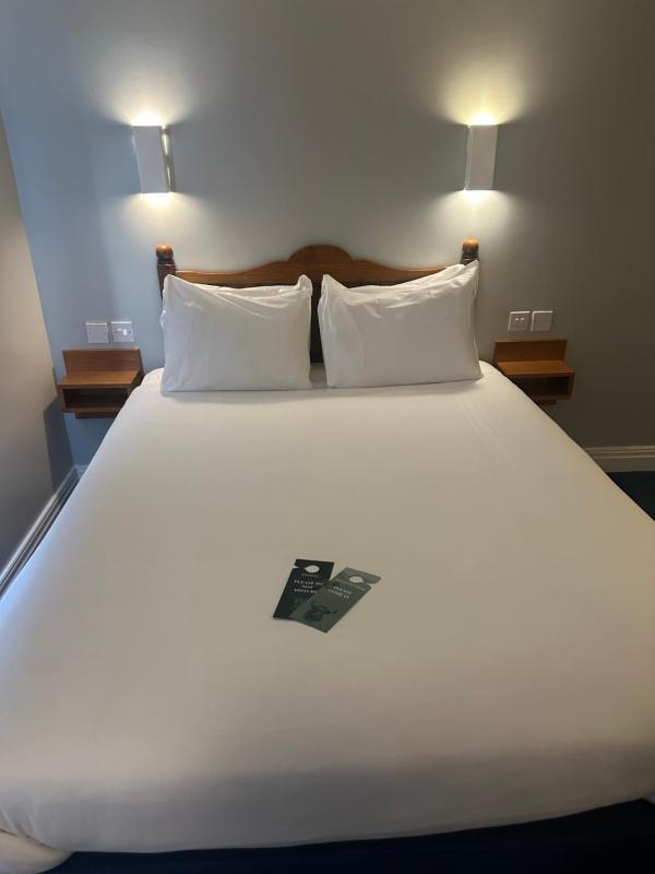 Double Room image 3
