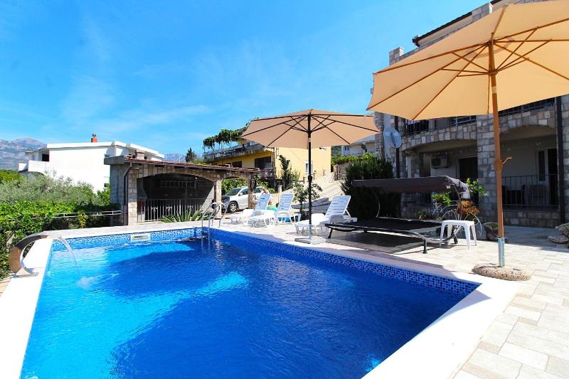 2bd Apt w Private Pool and City View 