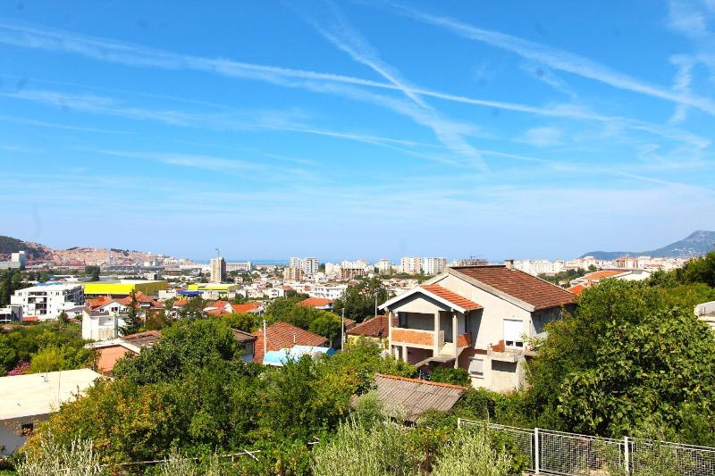 2bd Apt w Private Pool and City View 