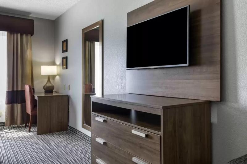 Queen Room - Accessible/Nonsmoking image 2
