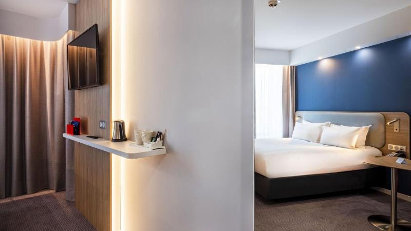 Standard Room image 4