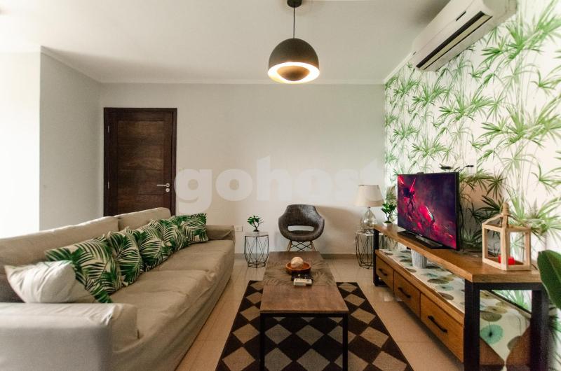 Hampton 2 Bedrooms Balcony And Bbq Images