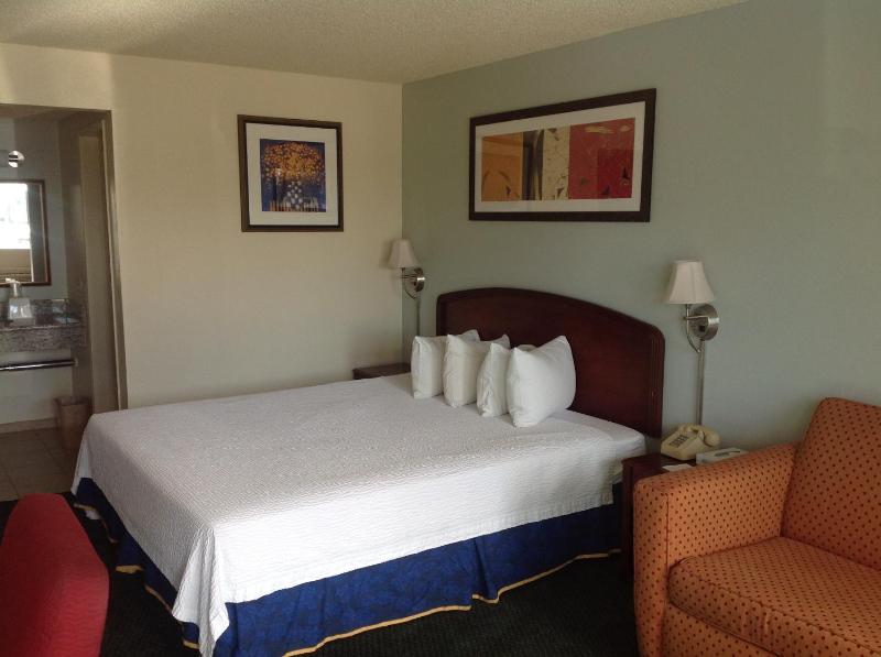 King Room with Sofa Bed image 3