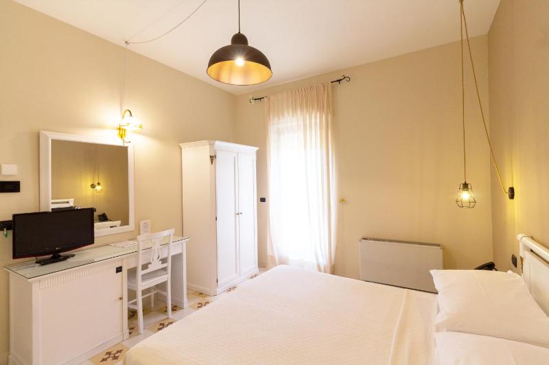Double or Twin Room with Balcony image 3