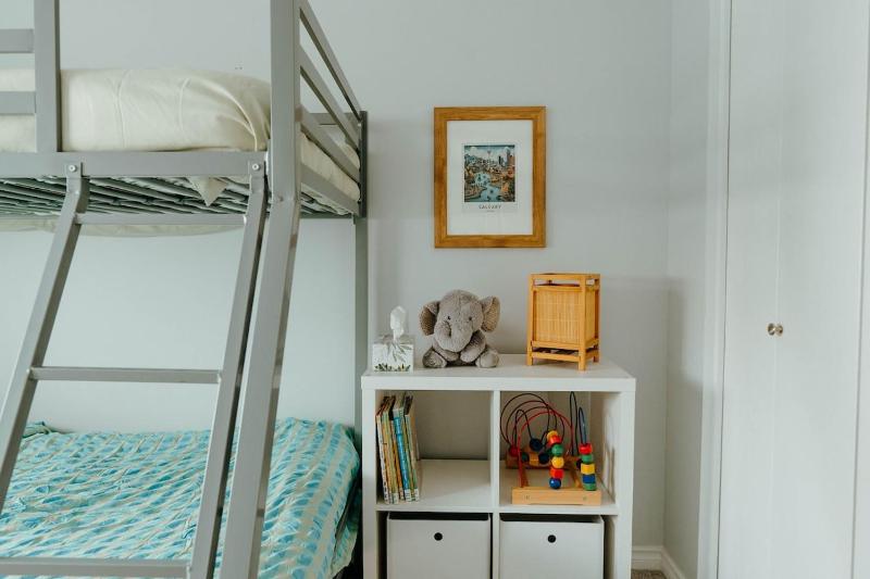 Central Calgary & Nearby Mountain Escape - 4 Beds - image 8