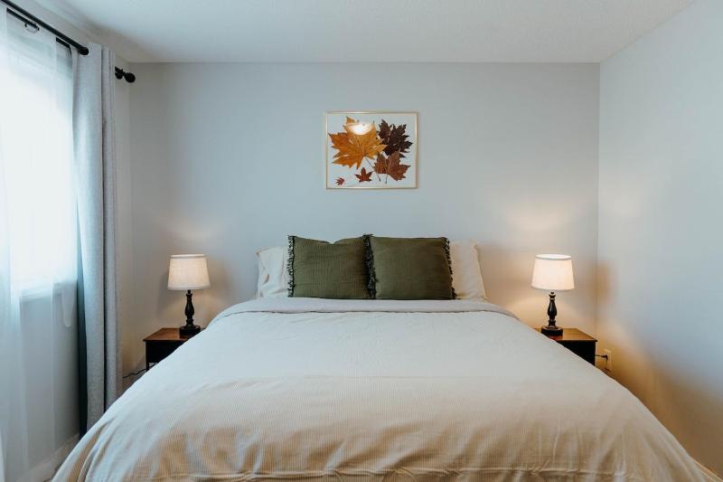 Central Calgary & Nearby Mountain Escape - 4 Beds - image 5