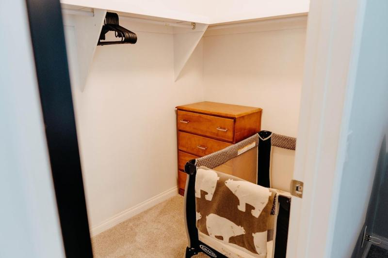 Central Calgary & Nearby Mountain Escape - 4 Beds - image 4