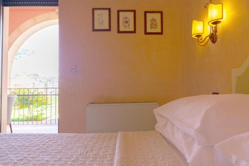 Superior Double Room with Garden View image 3