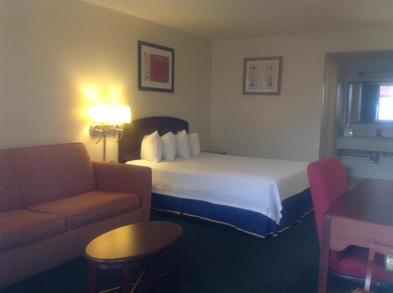 Queen Room with Sofa Bed image 3