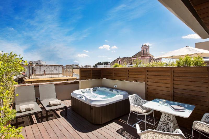 Suite 1800 with Terrace and Jacuzzi® image 4