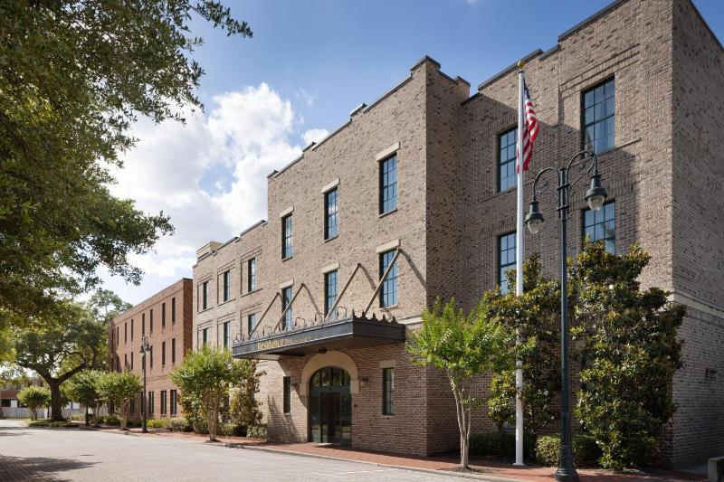 Residence Inn by Marriott Savannah Downtown/Historic District - image 2