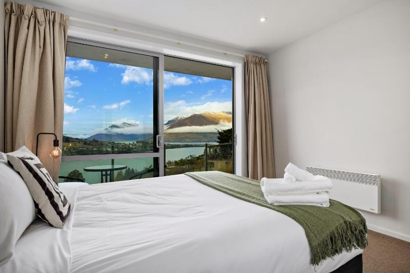 Top of the Lake - Queenstown Holiday Home - image 31