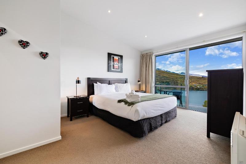 Top of the Lake - Queenstown Holiday Home - image 11