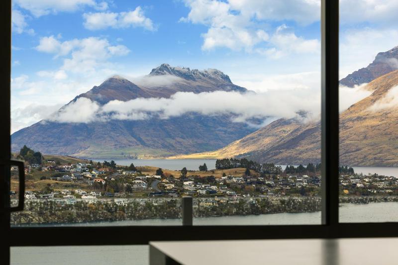 Top of the Lake - Queenstown Holiday Home - image 8
