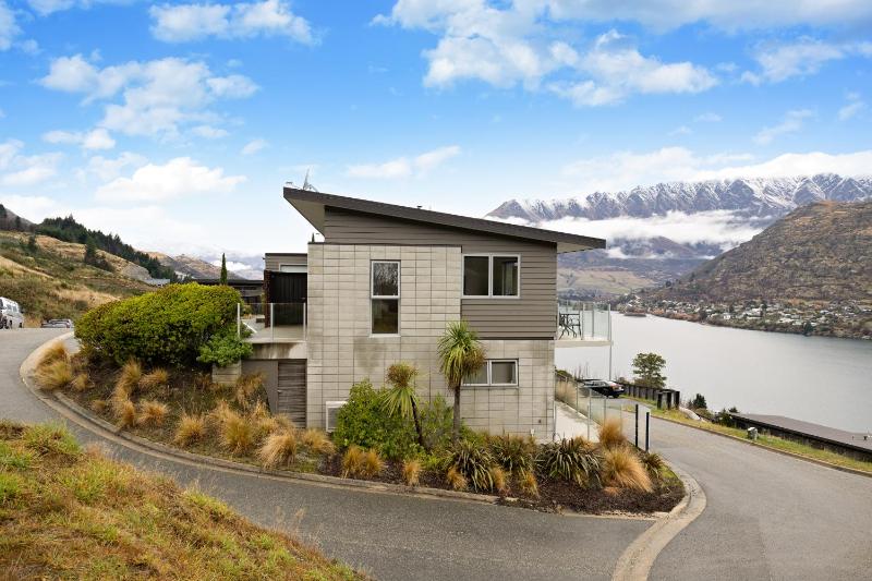 Top of the Lake - Queenstown Holiday Home - image 7