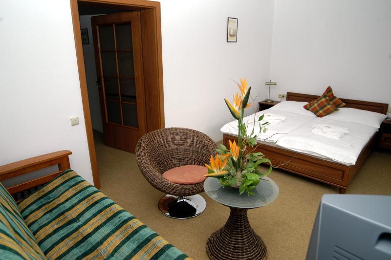 Suite with Hot Tub image 2