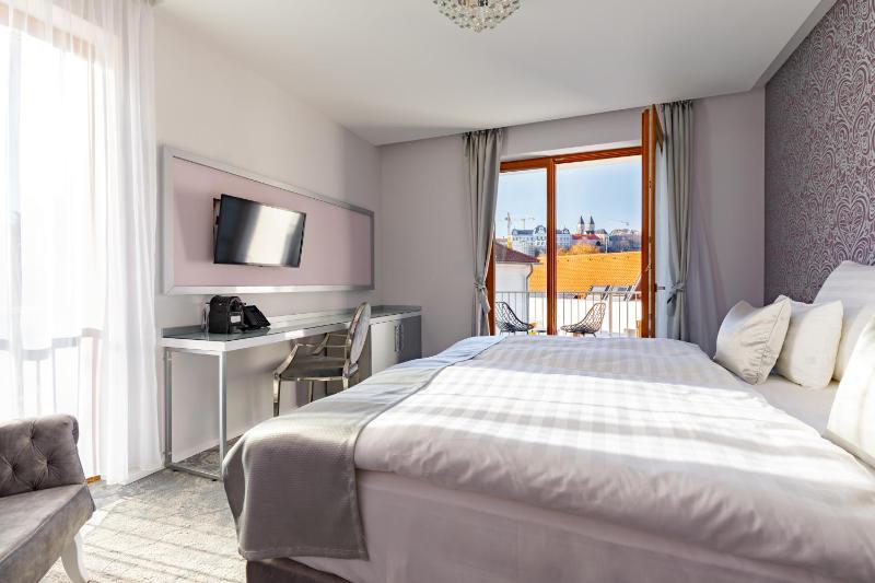 Superior Double or Twin Room with City View image 1
