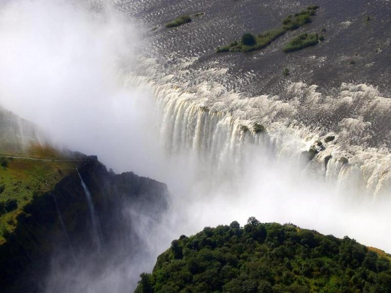 Mopani Lodge Victoria Falls - image 9