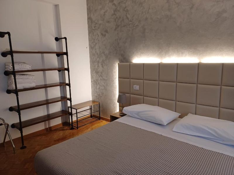 Basic Triple Room image 1