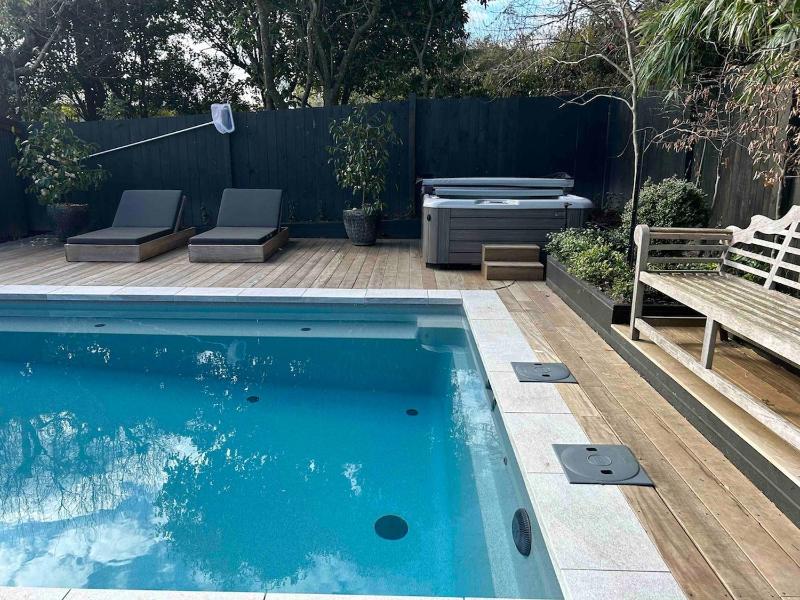 Ultimate 5-Star Getaway - Perfect for Any Season - image 48
