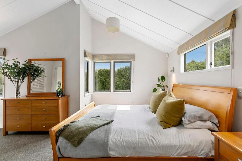 Ultimate 5-Star Getaway - Perfect for Any Season - image 38