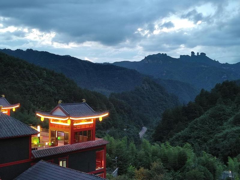 Guanshan Garden Ancient Chinese Holiday Inn Zhangjiajie National Forest Park Branch - image 32