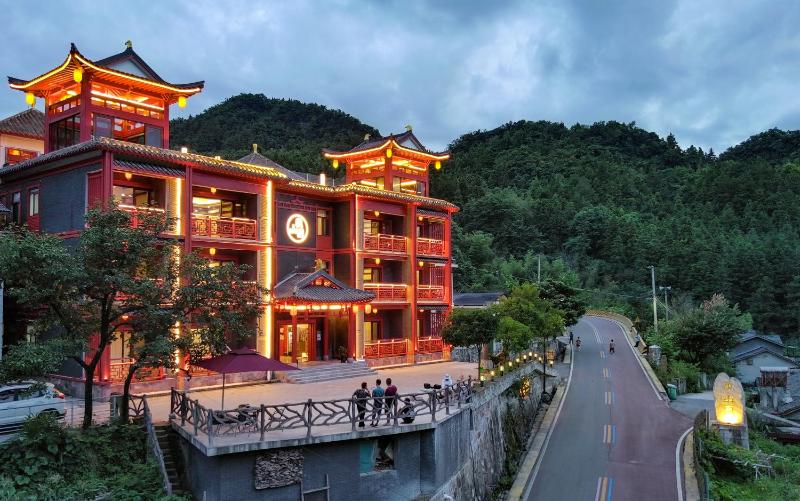 Guanshan Garden Ancient Chinese Holiday Inn Zhangjiajie National Forest Park Branch - image 18