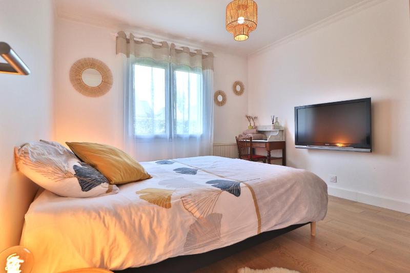 Five-Bedroom House image 4