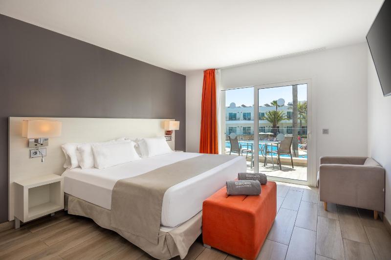 Suite with Pool View image 1