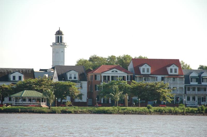 Vakantiehuis met privé zwembad in hartje Paramaribo - image 4