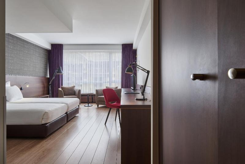 Superior Twin Room image 3