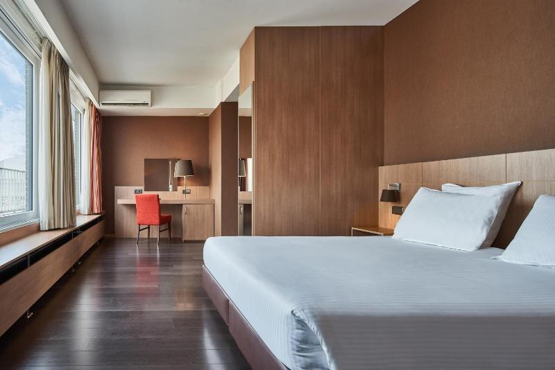 Deluxe Double Room with Balcony image 1