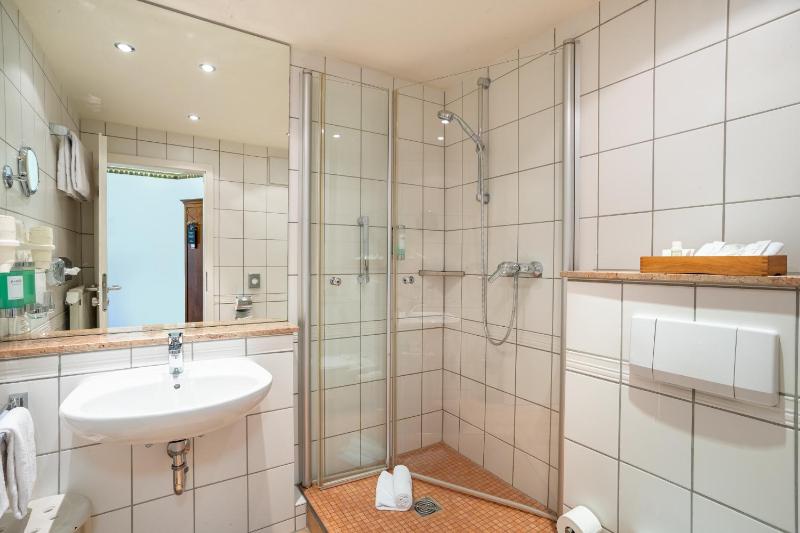 Deluxe Double Room with River View image 2