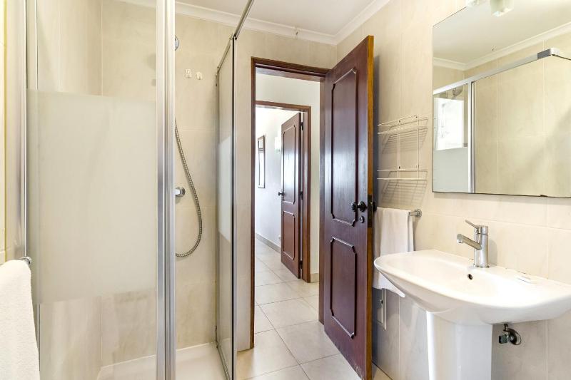 One-Bedroom Apartment image 3
