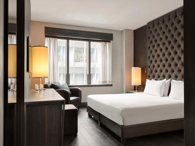 Deluxe Suite image 1
