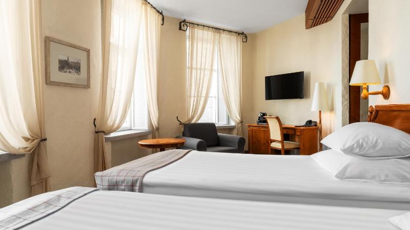 Superior Double or Twin Room image 4