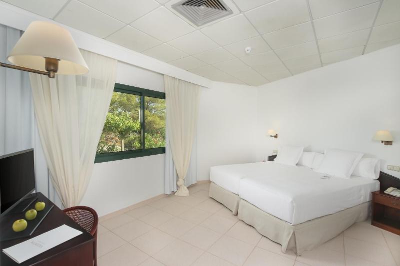 Twin Room with Window image 4