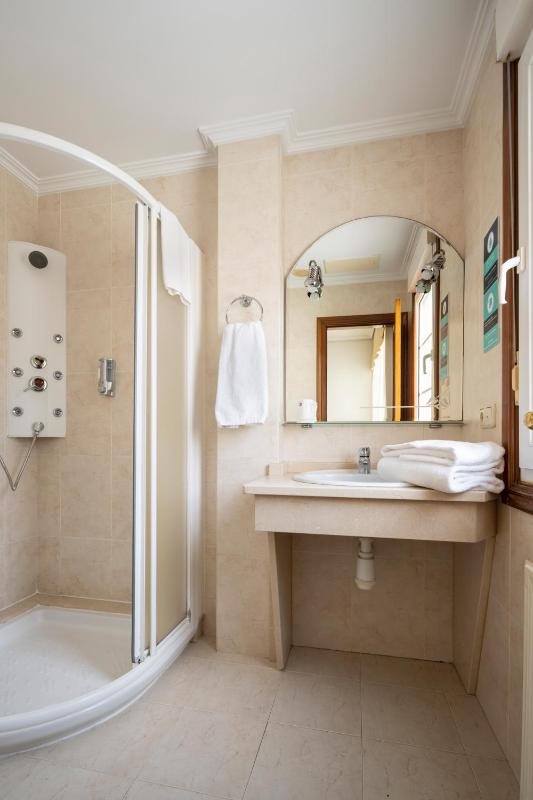 Budget Double Room image 2