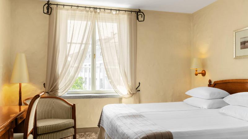 Single Room image 4