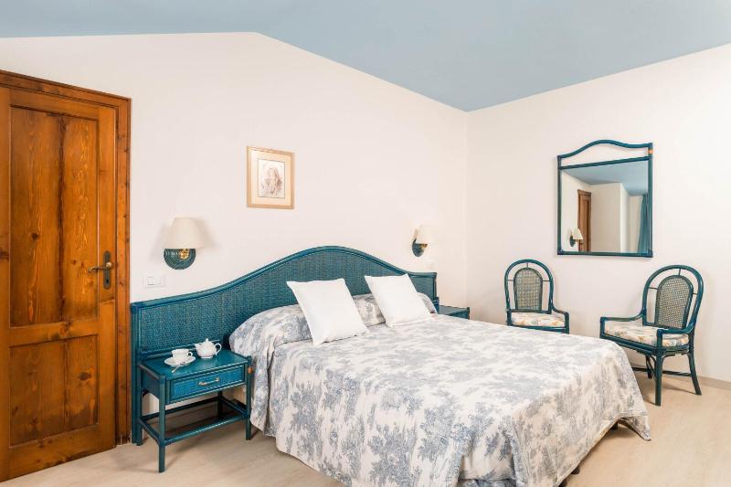 Standard Double Room with Sea View image 3