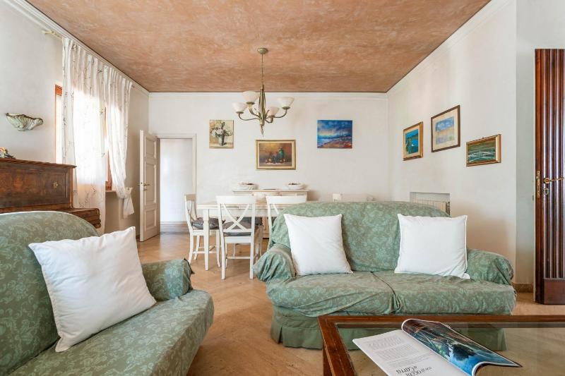 Two Bedroom Apartment and Garden View image 1