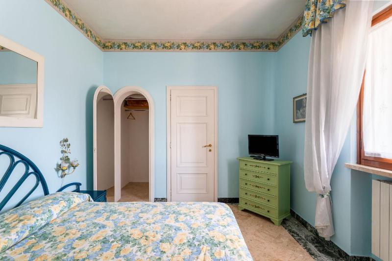 Two Bedroom Apartment and Garden View image 2