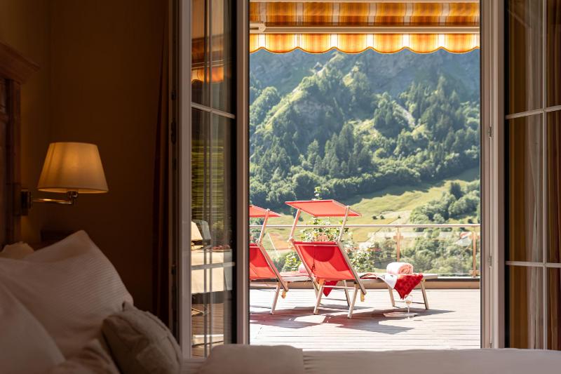 Superior Double Room with Balcony and Mountain View image 3